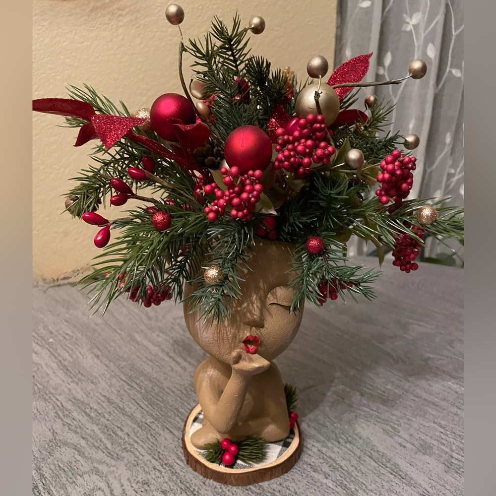 Little kissy lady with a Christmassy hairdo. Perfect details. She is 7” tall.
